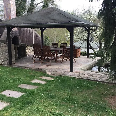 Am Kirschberg בית הארחה 3*